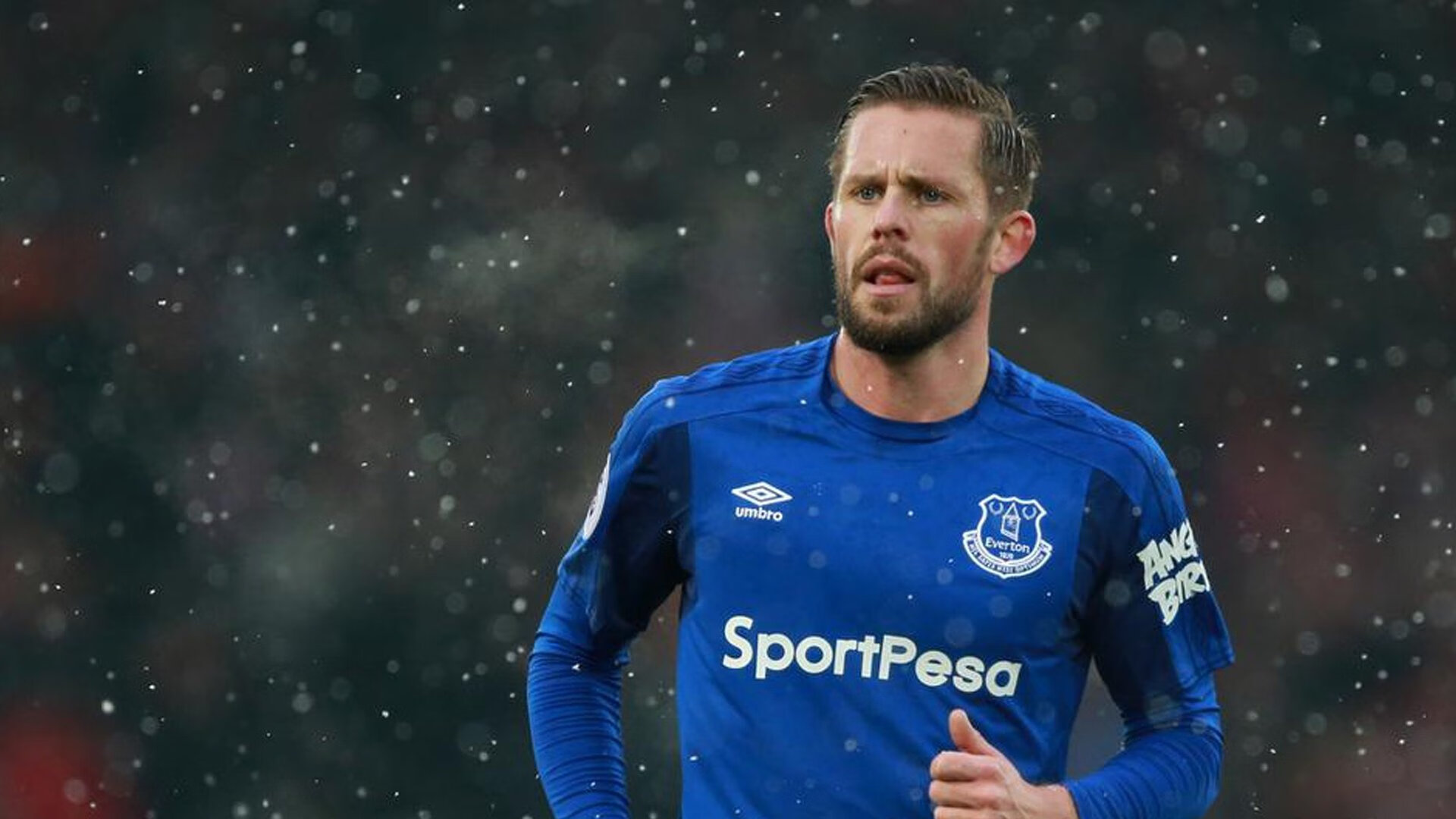 戈贝尔关键回合不手软,当防守黑洞成为爵士最硬核的答案